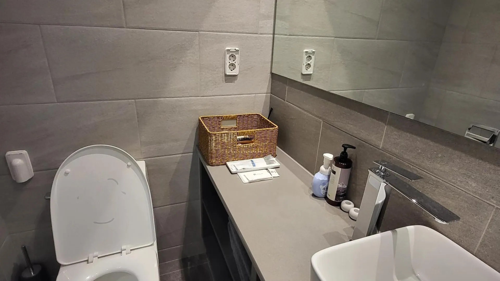 Cove Stay-611 Incheon South Korea